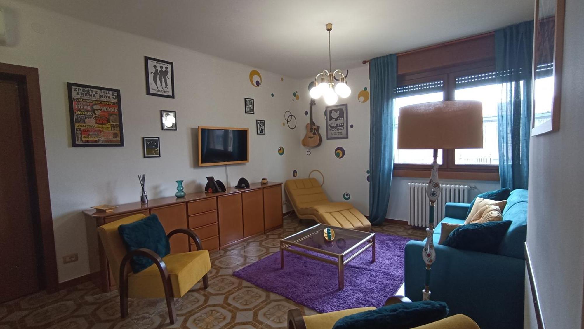Yellow Submarine Apartment *